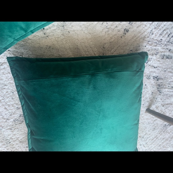 URBAN OUTFITTERS GREEN VELVET PILLOWS - Picture 3 of 8